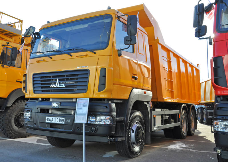 МАЗ-650128 – НОВЫЙ ТРЕХОСНЫЙ САМОСВАЛ С ДВИГАТЕЛЕМ WEICHAI